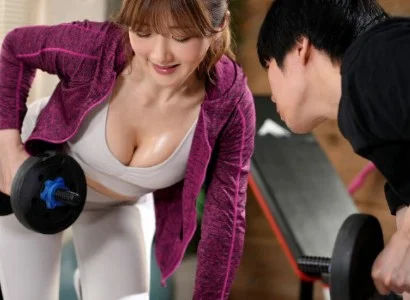 Chàng trai số hưởng và nữ PT gợi cảm nện nhau
