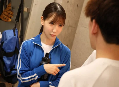 cô gái xinh cùng các thành viên câu lạc bộ bóng đá cùng quan hệ với cô gái xinh trong câu lạc bộ