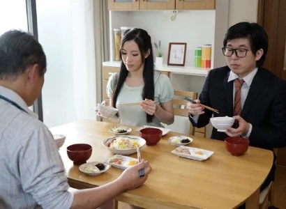 Con dâu banh vùng kín cho bố chồng chịch